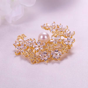 Wholesale High-End Fashionable Women's <b>Brooches</b> Rhinestone Scarf Anti-Glare Buckles Chest Flower <b>Pins</b> Freshwater Pearl - Product Image 2
