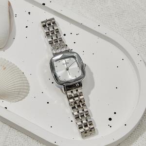 Montre élégante pour femme, de forme carrée, tendance, décontractée, étanche, à quartz, avec bracelet en acier, vente directe d'usine - Product Image 4