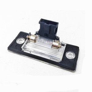 Éclairage de plaque d'immatriculation arrière Volkswagen Tiguan 5ND943021, boîtier de remplacement en plastique pour ampoule halogène - Product Image 2