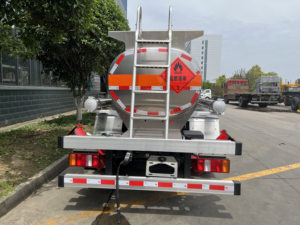 รถบรรทุกน้ำมัน Sinotruk HOWO 4x2 ขนาด 3000 ลิตร 3 คิว ตู้บรรทุกน้ำมันอะลูมิเนียมอัลลอยน้ำหนักเบา พร้อมปั๊มจ่ายน้ำมัน - Product Image 6
