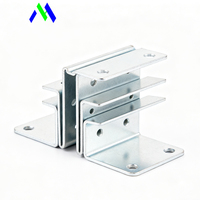 Fabrication sur mesure de pièces en tôle de haute précision par usine OEM, incluant des supports d'angle robustes en acier inoxydable et en aluminium.