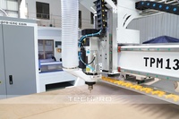 Enrutadores de madera 3D económicos 1325 1328 1530 Máquina de corte de madera Enrutador CNC ATC para puerta Fabricación de muebles de gabinete de cocina