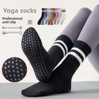 Chaussettes de sport pour femmes en coton tricoté rayé, absorbantes, respirantes, amortissantes et antidérapantes, idéales pour le Pilates (ODM, vente en gros)