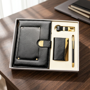 Ensemble cadeau d'affaires en cuir PU noir avec carnet, stylo, porte-cartes et porte-clés en métal - Product Image 5