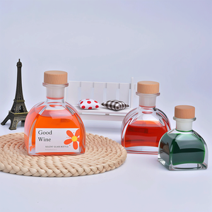 Botella de Vidrio Pequeña de Lujo de 50ml, 100ml, 150ml con Tapón de Corcho en Forma de T para Licores Premium, Vodka, Whisky, Ginebra - Product Image 1