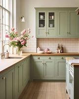 Meubles de cuisine Prima sur mesure avec finition laquée verte, armoires de rangement en bois pour toute la maison, armoires à linge sale