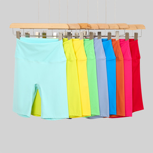 Completo <span class=keywords><strong>Set</strong></span> <span class=keywords><strong>Abbigliamento</strong></span> Donna: Giacca Oro, Shorts Fitness, Reggiseno <span class=keywords><strong>Sportivo</strong></span> e Leggings Yoga con Logo - Edizione Limitata 1 su 1 - Product Image 5