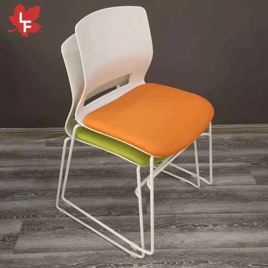 Ücretsiz örnek istiflenebilir plastik eğitim sandalye yastıklı koltuk döşemeli yastık ucuz fiyat ziyaretçi moda ofis ofis koltuğu