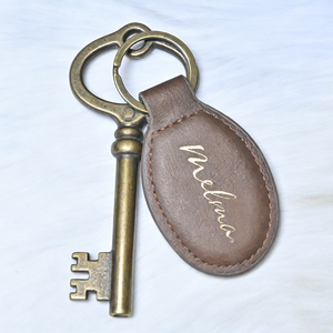 Porte-clés personnalisé en cuir véritable vintage avec mousqueton en acier inoxydable, style dessin animé, pour la maison et la voiture, souvenir nostalgique - Product Image 2