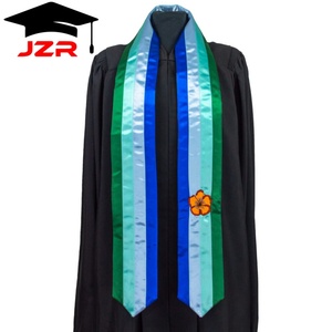 Traje de Graduación de Satén 100% de 60 a 72 Pulgadas con Bandera Nacional Personalizada y Letreros Personalizados para Graduados, Bordado Personalizado - Product Image 2