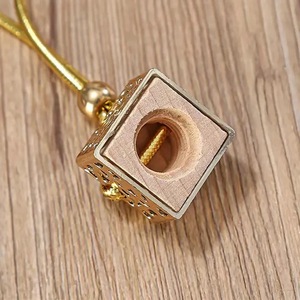Venta al por mayor 5ml 6ml 8ml 10ml Square Car Perfume Difusor botellas de vidrio con tapa de madera vacío colgante coche difusor de aroma - Product Image 6