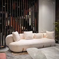 Für Bouclé-Holz Polstermöbel Weißes Ballon-Sofa Rund Ohne Armlehnen Goldene Basis Plüsch Villa Lounge Designer-Sofa