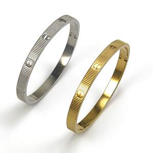 Nueva Pulsera Kaga de Acero Inoxidable Electrochapado a Rayas, Impermeable, Sin Color, Simple, para Hombre y Mujer - Product Image 1