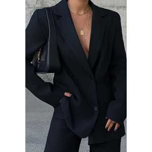 Costume pantalon en satin noir pour femme de bureau, formel et décontracté, avec décoration boutonnée - Product Image 5