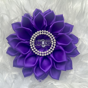 完璧なサークルのかわいい紫のトーンの女性に触発された手作りのフリーメーソンジュエリーLOCOPサテンリボンコサージュピンリボンブローチ - Product Image 1