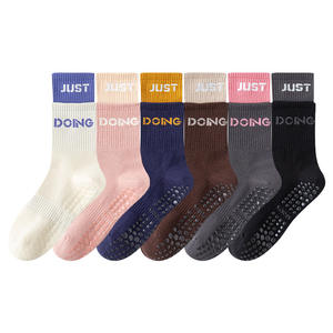 Chaussettes de sport mi-mollet personnalisables pour femmes, chaussettes de yoga et de Pilates à double revers pour l'automne et l'hiver, antibactériennes, en silicone, individuelles - Product Image 1