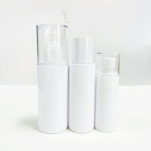 100ml 120ml 150ml 200ml 250ml Bouteilles en plastique cosmétiques à épaulement plat transparentes vides avec couvercle en or argenté <span class=keywords><strong>Bouteille</strong></span> de toner avec <span class=keywords><strong>bouchon</strong></span> - Product Image 2