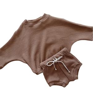 Conjunto de Ropa de Bebé de Algodón Puro, Manga Larga con Pantalones Cortos, Ingredientes Suaves para Verano - Product Image 1