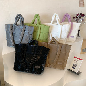 Bolsa de Compras Ligera Personalizada con Logotipo Barata al por Mayor 2025, Bolsa de Moda Acolchada, Bolsas Grandes con Logotipo para <span class=keywords><strong>Mujer</strong></span> - Product Image 4