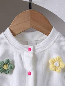 Completo Estivo Due Pezzi per Bambine, Design <span class=keywords><strong>Casual</strong></span> e Carino con Fiori 3D, Top in Cotone e Gonna Plissettata a Maniche Corte - Product Image 4