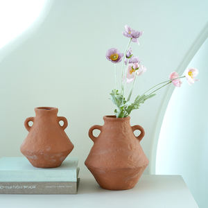 Petit vase de poterie <span class=keywords><strong>en</strong></span> terre cuite et <span class=keywords><strong>en</strong></span> argile de style nordique antique décoration de table de mariage personnalisable unique pour le jardin intérieur - Product Image 1