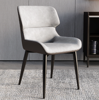Chaise de salle à manger nordique moderne à dossier haut avec structure en fer et revêtement en similicuir pour cuisine, maison et hôtel - Conception stable et durable