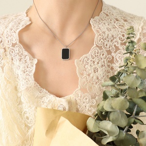 Nouveau collier de luxe en coquille noire pour femmes, collier en acier inoxydable avec pendentif rectangulaire en coquille, tendance - Product Image 5