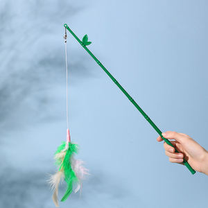 Jouets pour animaux de compagnie : Bâton de chatouilleur pour chat en silicone écologique avec plume et clochette, jouet interactif pour stimuler le mouvement du chat - Product Image 3