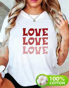 T-Shirt Unisex con Stampa 'Love Love Love', in Morbido Cotone, Collo Tondo, Manica Corta, Taglie S-XXXXL, Lavabile in Lavatrice, Vestibilità Comoda - Product Image 3