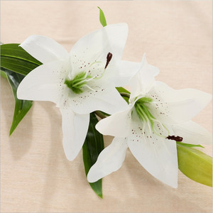 Fiori Artificiali di Lusso in Seta Fatti a Mano, 3 Teste di Giglio Bianco Effetto Reale, Moderni per Decorazioni Domestiche e per il Giorno di Scherzi d'Aprile - Product Image 5