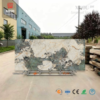 Dalle en pierre frittée sur mesure 12 mm Or Victoria 1200x2700 mm Brillante Résistante aux acides pour revêtement mural d'escalier et projets extérieurs