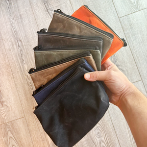 Bolsa de almacenamiento con cremallera de lona encerada Diseño exquisito para una potente organización de artículos auxiliares para estuches de bolsas de cosméticos independientes - Product Image 1