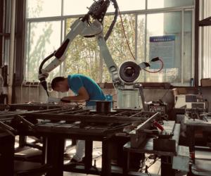 Station de travail robotisée <span class=keywords><strong>à</strong></span> double <span class=keywords><strong>poste</strong></span>, bras robotisé 6 axes, robot de soudage CO2 MIG MAG <span class=keywords><strong>TIG</strong></span> - Product Image 3