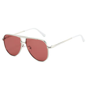 Gafas de Sol Cuadradas Polarizadas Ligeras de Moda para Mujer y Hombre, Estilo Vintage, Protección UV400, Clásicas, Grandes, Metálicas, Montura Completa, Rojas Transparentes - Product Image 5