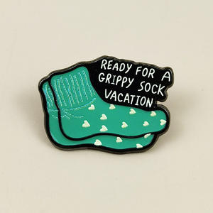 Paire unique de broches en forme de chaussettes, accessoires de mode en émail avec lettres anglaises, badges en alliage émaillé pour la décoration de vêtements - Product Image 1