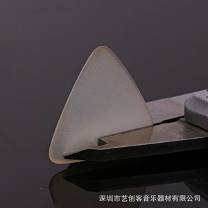 Púa de guitarra Dongguan Yichuangke de plástico con acabado mate para instrumentos de cuerda - Product Image 4