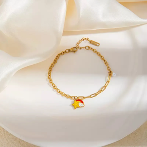 Bracelet élégant plaqué or 18 carats pour femmes, conçu avec un pendentif carré en forme de fleur de pomme, style étoile arc-en-ciel, bijoux à porter au quotidien - Product Image 4