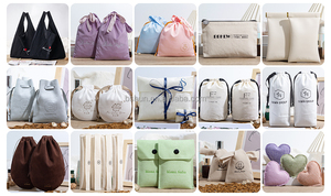 Pochette à bijoux en satin personnalisée, recyclable, avec cordon de serrage et logo imprimé, pour colliers, boucles d'oreilles, perruques, parfums et accessoires pour les yeux pour femmes - Product Image 5