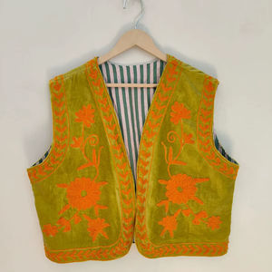 Chaqueta Bomber de Terciopelo con Bordado Hermoso, Hecha a Mano, Estilo Boho Floral, Ecológica, Reversible, para Invierno - Product Image 1