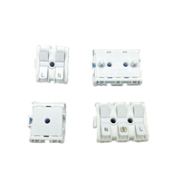 Connecteur d'éclairage à ressort blanc bipolaire à branchement rapide, matériau PA66, 450V 17.5A, idéal pour les grands espaces et installations.