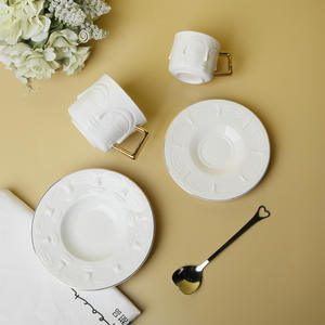 <span class=keywords><strong>Taza</strong></span> de Cerámica con Diseño Creativo de Arte Nórdico en 3D con Asa Dorada, Juego de <span class=keywords><strong>Taza</strong></span> y Platillo de Cerámica de Hueso de China para Café - Product Image 2