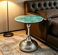 Table basse moderne de luxe léger italienne en acier au carbone avec design cintré, personnalisable pour salon et chambre à coucher