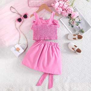 Conjunto de 2 piezas de verano para niñas pequeñas, top con tirantes finos y lazo, falda floral con diamantes de imitación, conjunto informal de moda para uso diario - Product Image 4