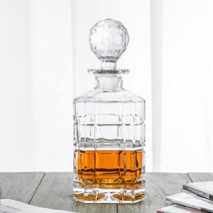 Carafe à whisky NOVARE 25 oz en verre sans plomb, style classique, certifiée LFGB, pour whisky, bourbon, liqueur, logo personnalisé, usage domestique - Product Image 3