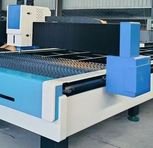 Machine de découpe laser à fibre automatique 220 V 1000 W pour tôles métalliques et plaques d'acier - Product Image 2