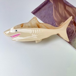 กิ๊บติดผมอะซิเตทลายสัตว์ทะเลสุดหรู รุ่น Ocean Series ดีไซน์เปลือกหอย ฉลาม เต่า เพนกวิน กิ๊บฉลามสุดหรูสำหรับผู้หญิง - Product Image 5