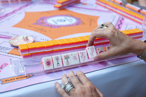 Juego de Mahjong de Viaje Personalizado al por Mayor en Stock, Juego de Lujo Grabado en Acrílico, Fichas de Mahjong Americanas - Product Image 6