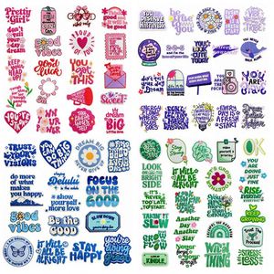 Patch brodé thermocollant écologique, vert frais, bleu, rose, violet clair, avec des phrases et mots inspirants en anglais sur l'énergie positive - Product Image 1