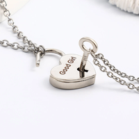 Bijoux maître-esclave de style serrure gravés avec une serrure en forme de coeur pour collier de couple de bonnes filles avec pendentif serrure à clé