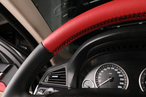 Housse de volant de voiture en cuir à 3 branches, ajustement personnalisé, <span class=keywords><strong>intérieur</strong></span> en cuir amélioré pour véhicules - Product Image 6